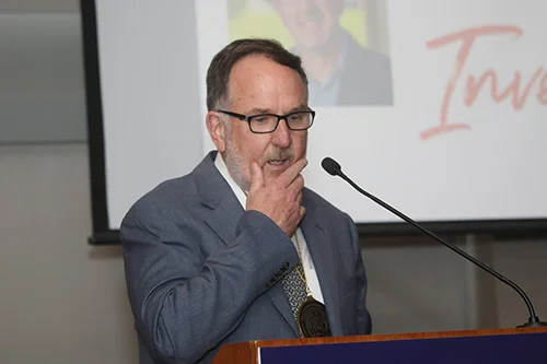 gillen d'arcy wood gives an acceptance speech